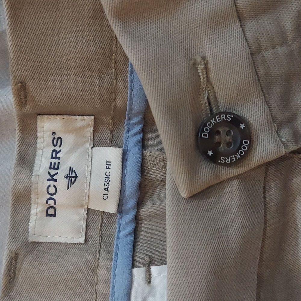 DOCKERS Khaki Pants 33x32 - Picture 2 of 3
